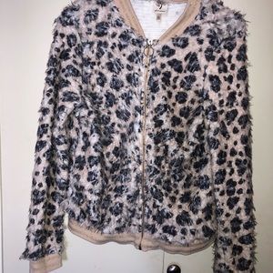 Cute leopard print sweater.